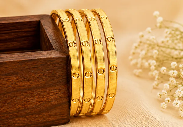 Rivorah_Luxe_Line_Gold_Bangles
