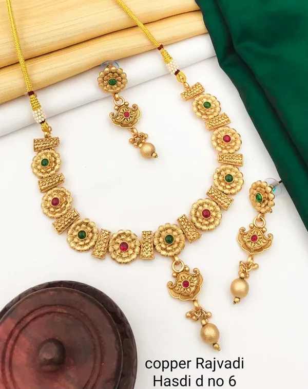 Gold_Base_Material_Alloy_Hasdi_Necklace_Set_For_Women