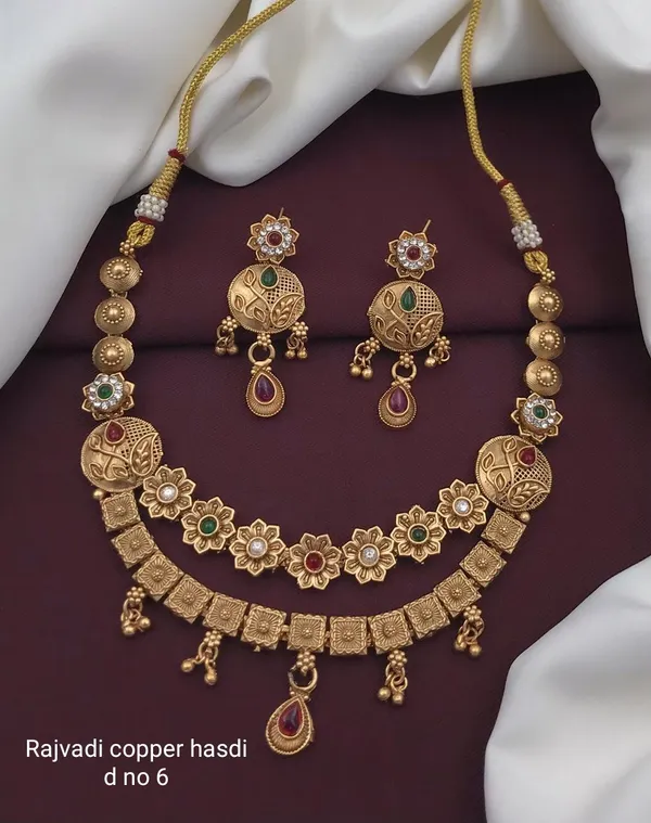 Gold_Base_Material_Alloy_Hasdi_Necklace_Set_For_Women