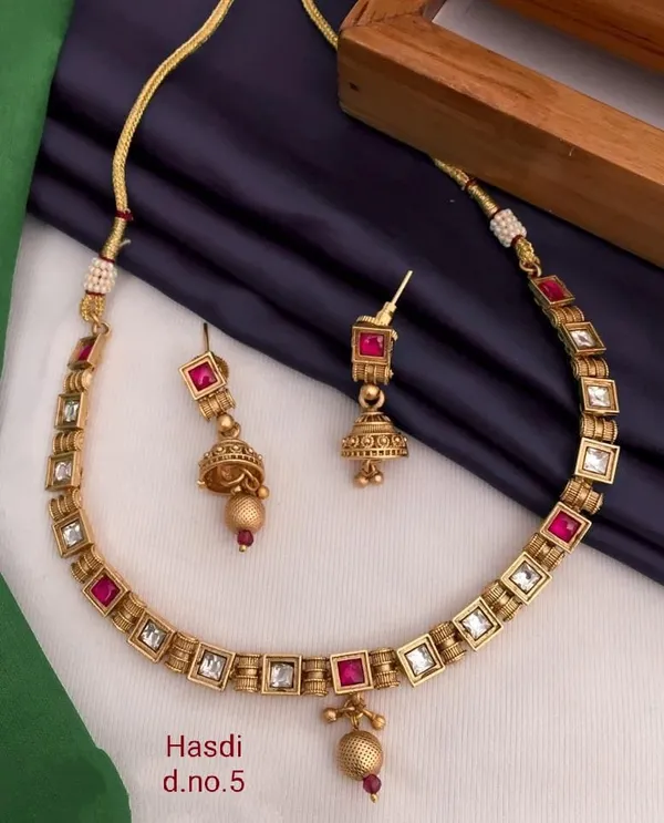 Gold_Base_Material_Alloy_Kundan_Hasdi_Set_For_Women