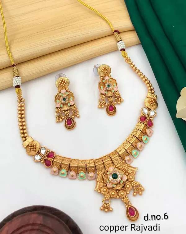 Gold_Base_Material_Alloy_Kundan_Meenakari_Set_For_Women