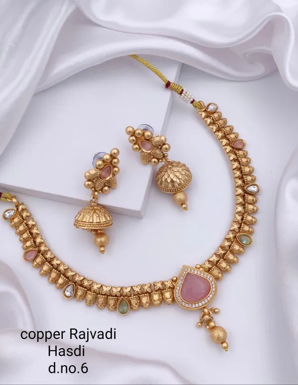 Gold_Base_Material_Alloy_Hasdi_Necklace_Set_For_Women