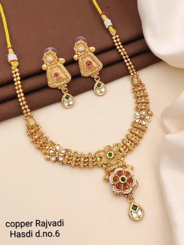 Gold_Base_Material_Alloy_Kundan_Meenakari_Set_For_Women