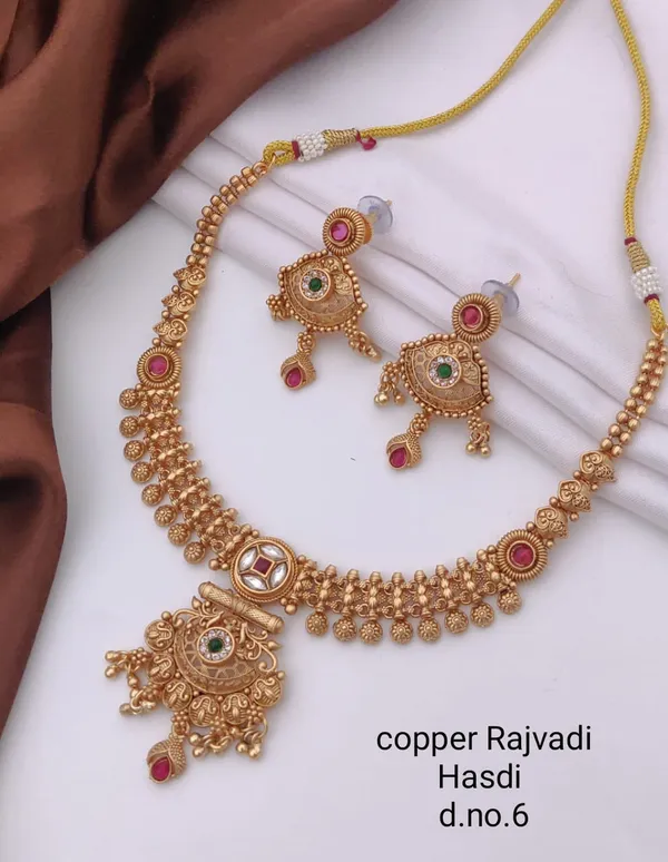 Gold_Base_Material_Alloy_Hasdi_Necklace_Set_For_Women