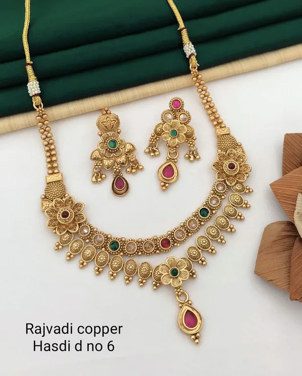 Gold_Base_Material_Alloy_Traditional_Necklace_Set_For_Women