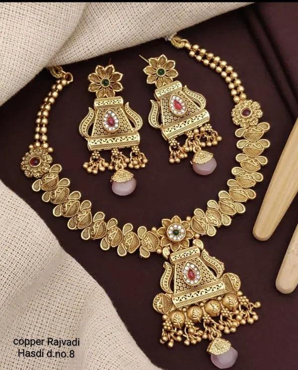 Gold_Base_Material_Alloy_Kundan_Jewelry_Set_For_Women