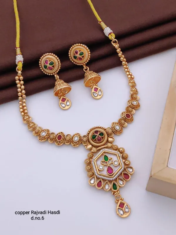 Gold_Base_Material_Alloy_Hasdi_Necklace_Set_For_Women