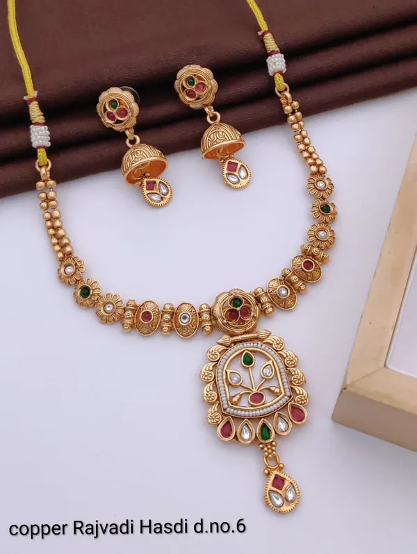 Gold_Base_Material_Alloy_Hasdi_Necklace_Set_For_Women