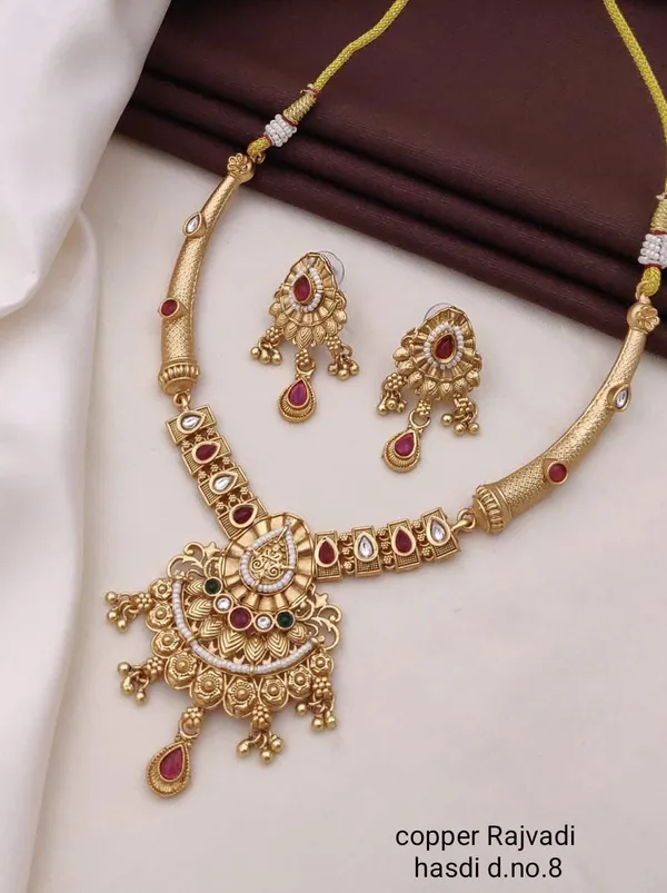 Gold_Base_Material_Alloy_Hasdi_Necklace_Set_For_Women
