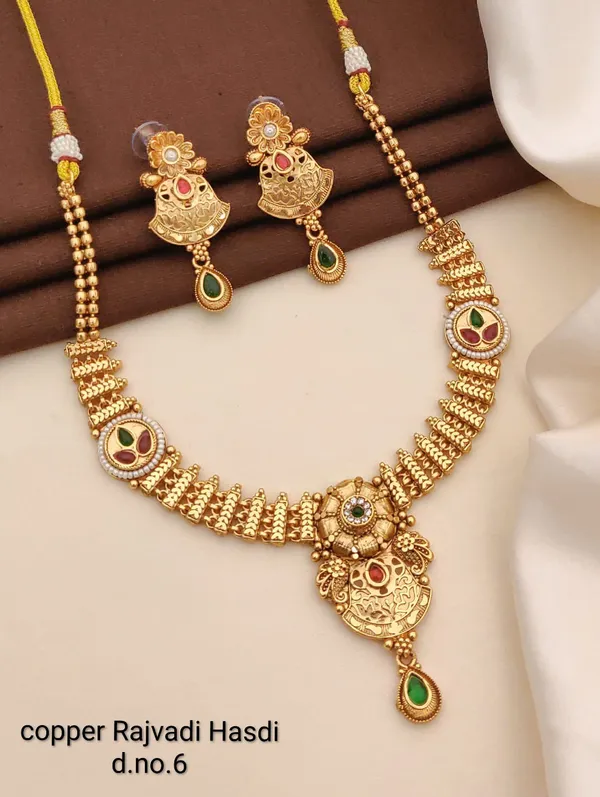 Gold_Base_Material_Alloy_Hasdi_Necklace_Set_For_Women