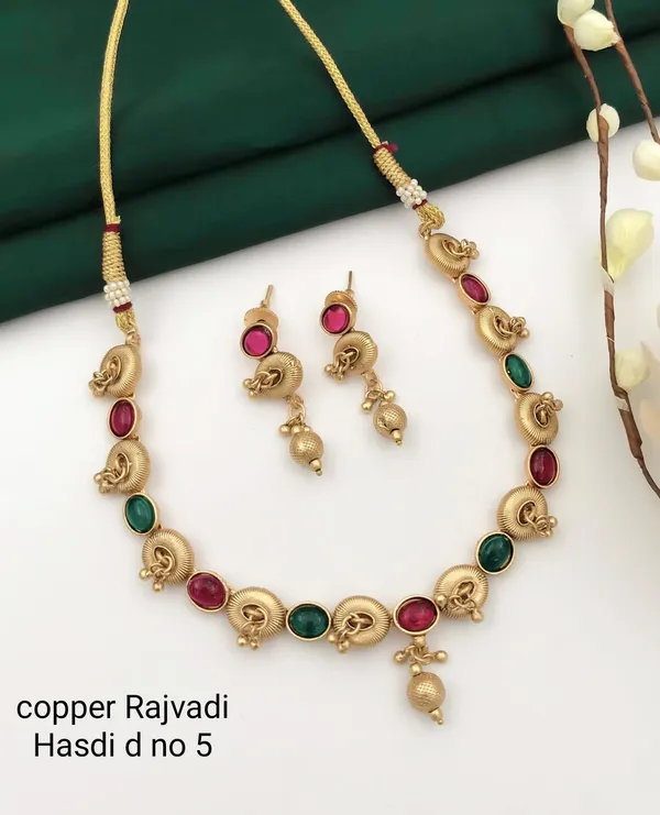Gold_Base_Material_Alloy_Hasdi_Necklace_Set_For_Women