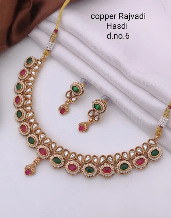 Gold_Base_Material_Alloy_Kundan_Meenakari_Set_For_Women