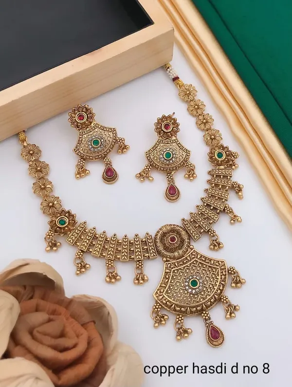 Gold_Base_Material_Alloy_Hasli_Necklace_Set_For_Women