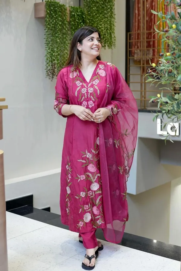Red_Chanderi_Silk_Kurta_Pant_Dupatta_Set_For_Women