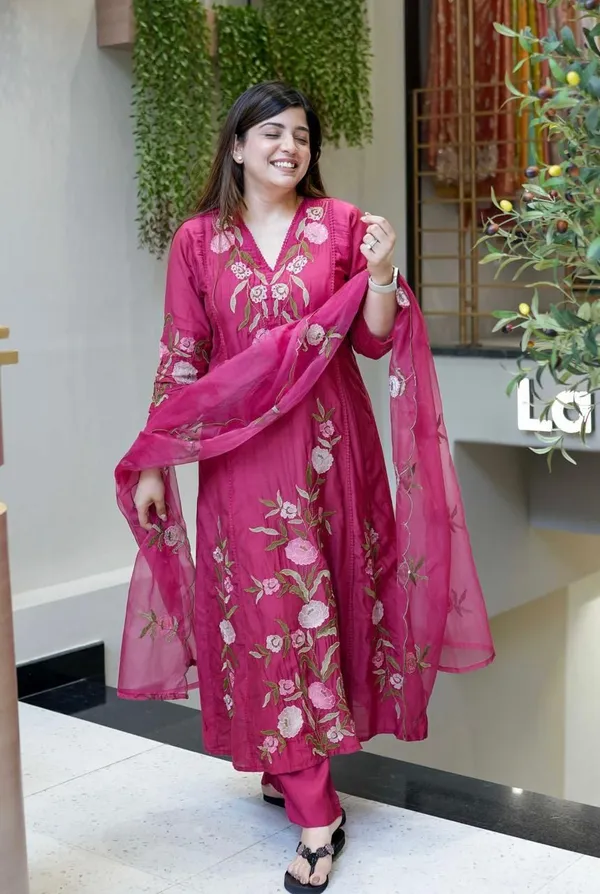 Red_Chanderi_Silk_Kurta_Pant_Dupatta_Set_For_Women