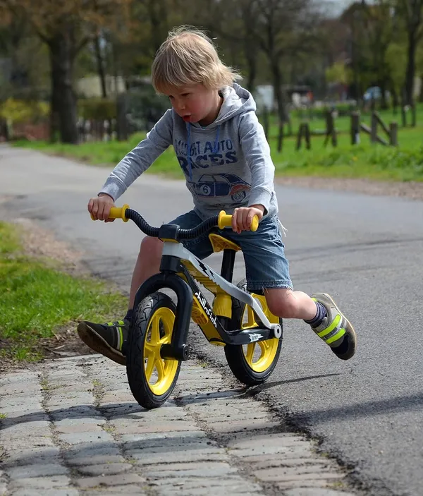Yellow_Chillafish_Bmxie_Rs_Balance_Bike_For_Kids