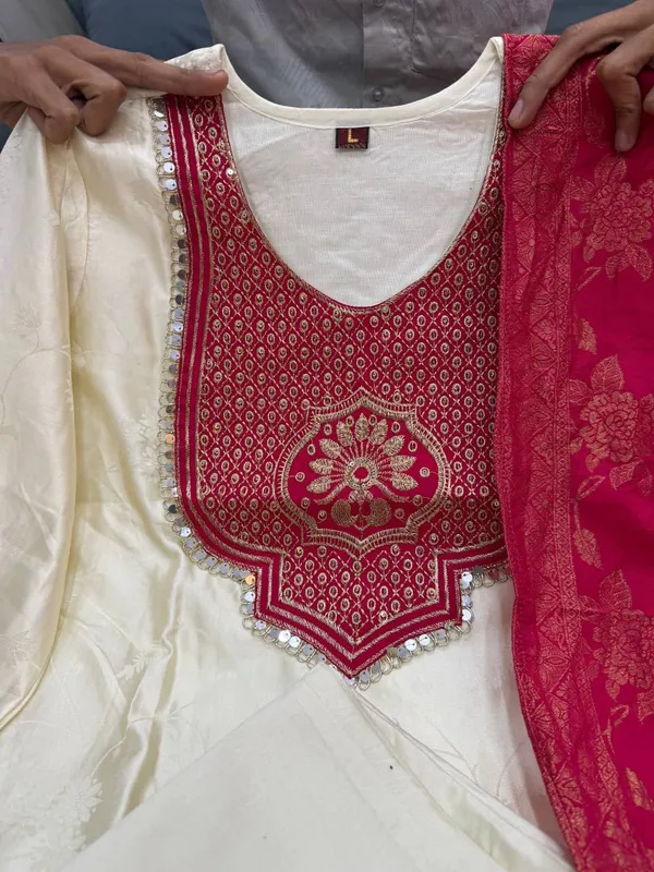 Sharda_Ethnic_Zariya_JASOOD–_Premium_Pure_Banarasi_Suit_Set_with_Embroidered_Neck
