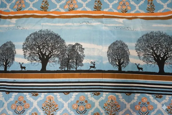 Bedsheet_With_Tree_Silhouette_And_Floral_Print