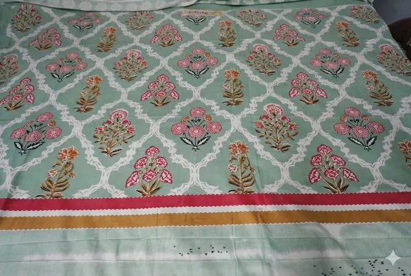 Bedsheet_With_Tree_Silhouette_And_Floral_Print