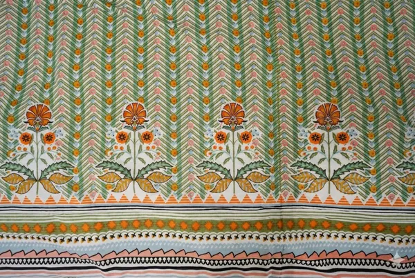 Bedsheet_With_Floral_And_Striped_Design