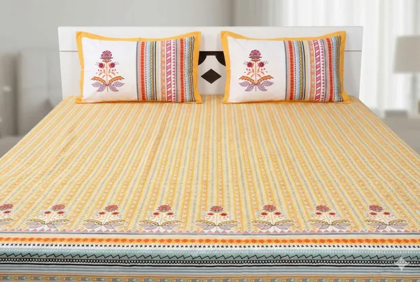 Bedsheet_With_Floral_And_Striped_Design