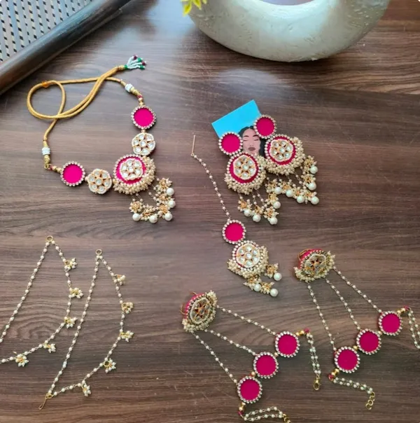Traditional_Pink_Mirror_Work_Kundan_Jewellery_Set_|_Necklace_Earrings_And_Maang_Tikka