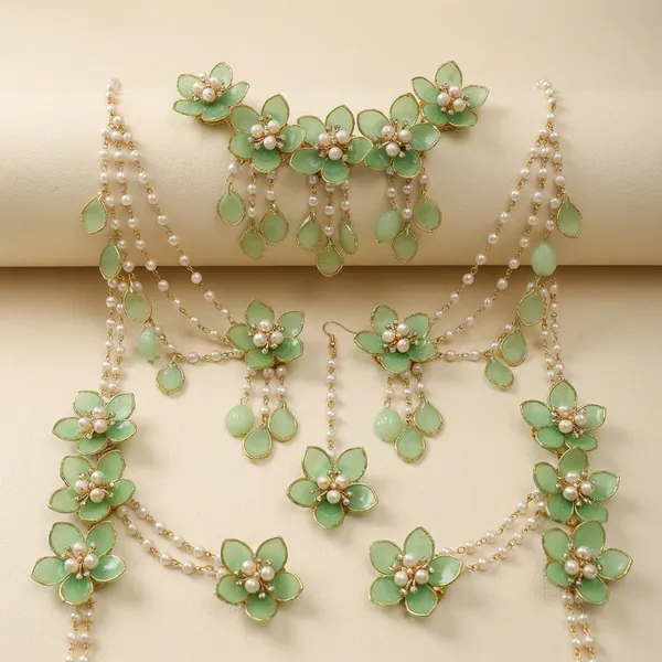 Elegant_Green_Floral_Necklace_And_Earring_Set_With_Pearl_Accents