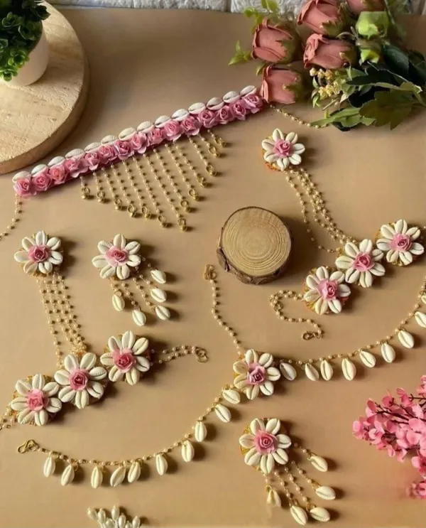 Handcrafted_Shell_And_Floral_Beaded_Jewelry_Set_|_Pink_And_White