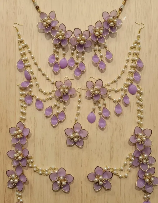 Purple_Floral_Kundan_Jewelry_Set_With_Necklaces_And_Earrings