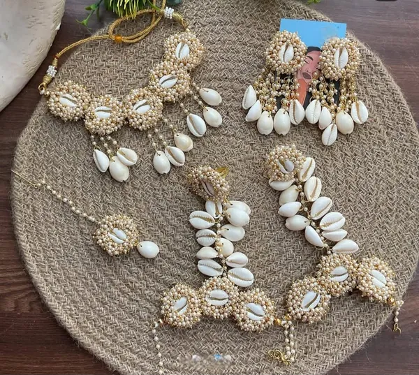 Handcrafted_Cowrie_Shell_Jewelry_Set_|_Necklace_And_Earrings