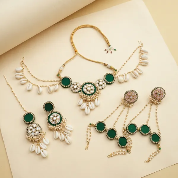 Elegant_Green_Stone_Kundan_Jewelry_Set_With_White_Pearl_Drops