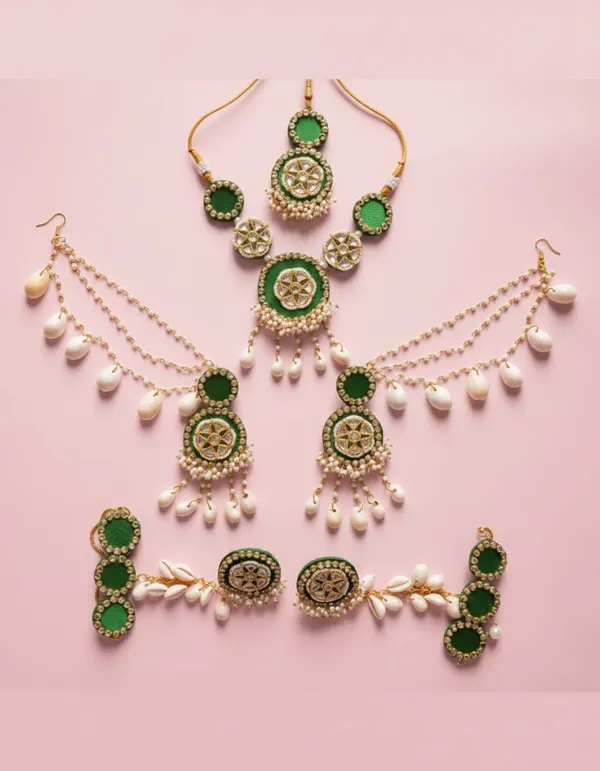 Green_Stone_Kundan_Jewellery_Set_With_Pearls_|_Necklace_Earrings_Maang_Tikka_And_Hand_Harness