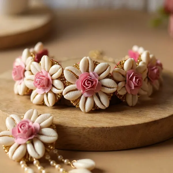 Handcrafted_Shell_And_Floral_Beaded_Jewelry_Set_|_Pink_And_White