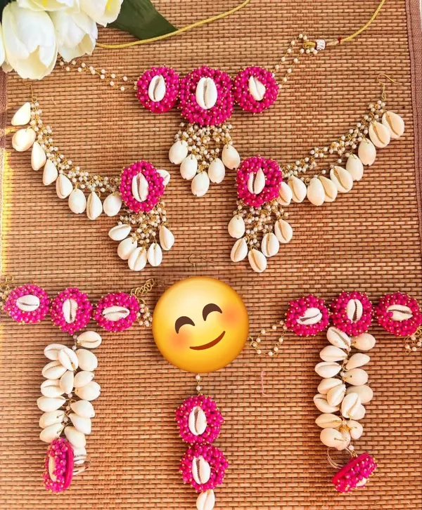 Traditional_Gota_Patti_Necklace_Set_With_Cowrie_Shell_Danglers_|_Pink_And_Gold
