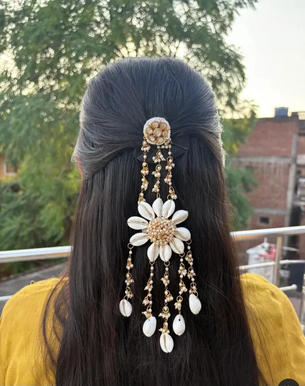 Elegant_Floral_Hair_Pin_With_Pearl_Danglers_And_Golden_Chain_Details