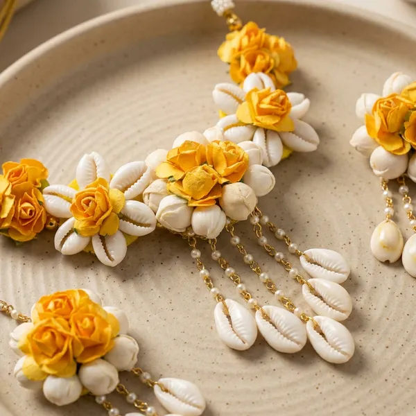 Yellow_And_White_Floral_Jewelry_Set_|_Haldi/_Mehndi_Wedding_Gota_Patti_Flower_Jewelry