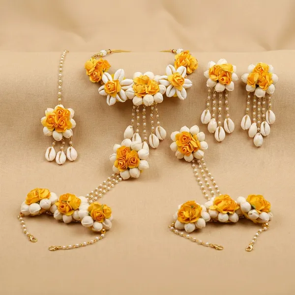 Yellow_And_White_Floral_Jewelry_Set_|_Haldi/_Mehndi_Wedding_Gota_Patti_Flower_Jewelry