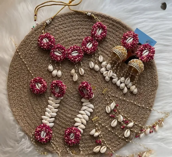 Handcrafted_Beaded_Shell_Jewelry_Set_|_Burgundy_And_Gold
