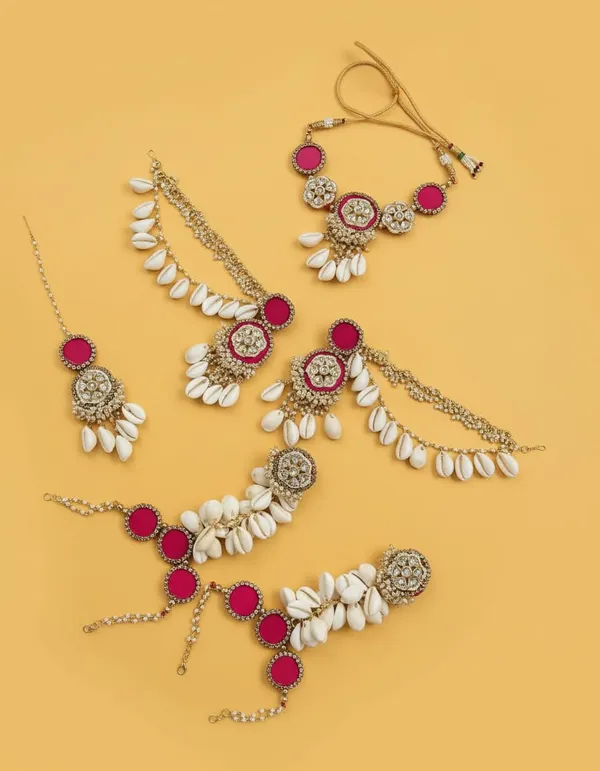 Traditional_Kundan_And_Pearl_Jewellery_Set_With_Pink_Stones