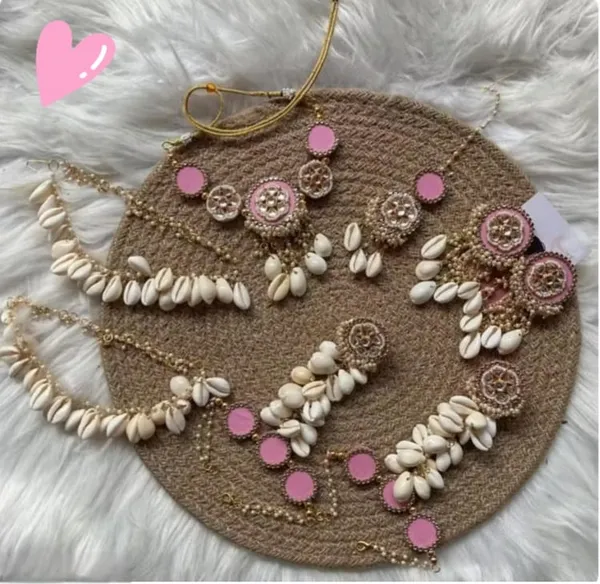 Traditional_Gold_Toned_Cowrie_Shell_Beaded_Jewelry_Set
