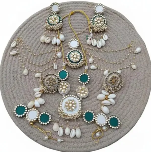 Traditional_Handcrafted_Jewelry_Set_With_Beaded_Pendants_And_Earrings