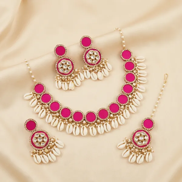 Traditional_Pink_Kundan_Necklace_Set_With_Pearls_And_Maang_Tikka