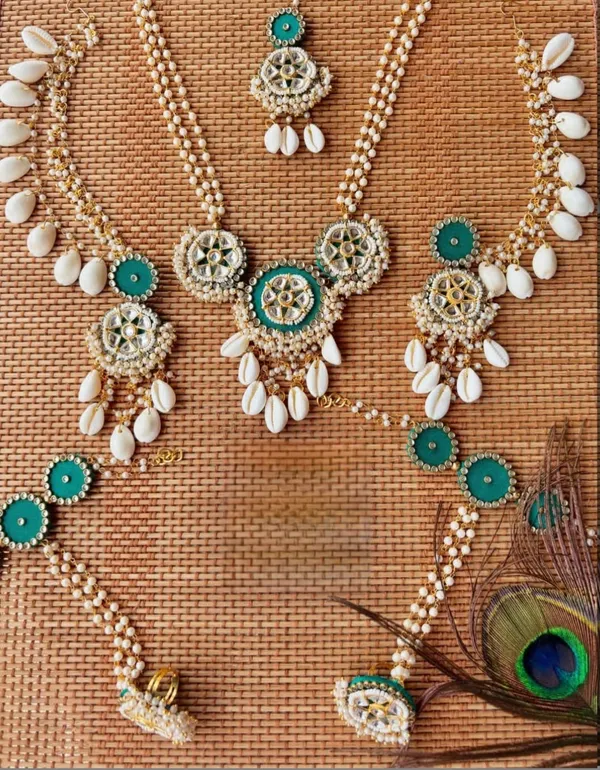 Traditional_White_And_Teal_Kundan_Necklace_Set_With_Maang_Tikka_And_Earrings