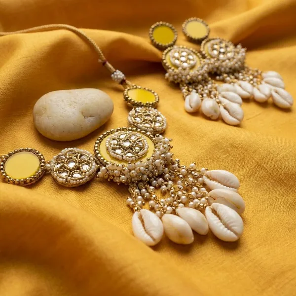 Gotta_Patti_Meenakari_Necklace_Set_With_Earrings_Maang_Tikka_And_Haath_Phool
