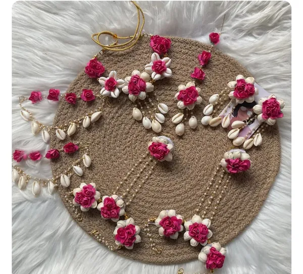 Traditional_Gold_Toned_Cowrie_Shell_Beaded_Jewelry_Set