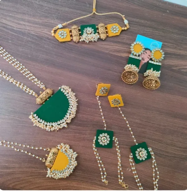 Elegant_Gota_Patti_Jewellery_Set_|_Mustard_Yellow_And_Green_Traditional_Necklace_Earrings_Maangtikka_And_Bracelet_Combo