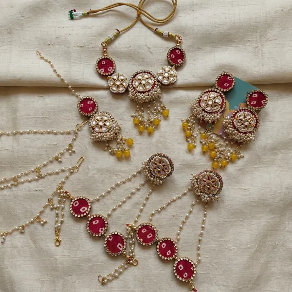 Traditional_Bridal_Kundan_Jewellery_Set_With_Red_And_Yellow_Stones_|_Includes_Maang_Tikka_And_Earrings