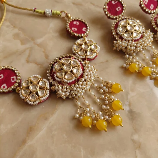 Traditional_Bridal_Kundan_Jewellery_Set_With_Red_And_Yellow_Stones_|_Includes_Maang_Tikka_And_Earrings