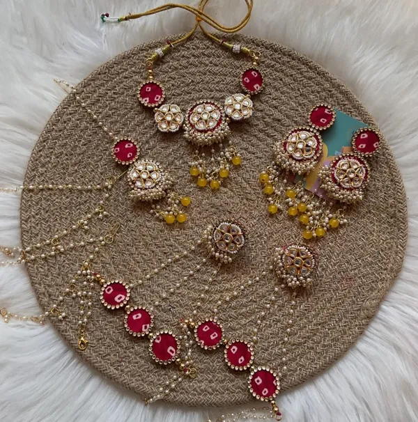 Traditional_Bridal_Kundan_Jewellery_Set_With_Red_And_Yellow_Stones_|_Includes_Maang_Tikka_And_Earrings