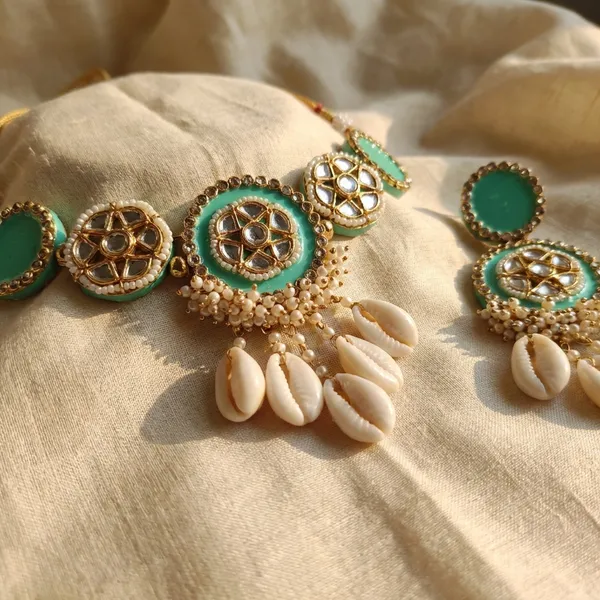 Turquoise_And_White_Shell_Ethnic_Jewelry_Set_With_Kundan_Work